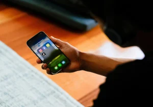 Australia prohíbe las redes sociales para menores de 16 años