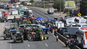 Campesinos levantan bloqueos tras acuerdo con el Gobierno: subsidio de 950 pesos por tonelada de maíz.