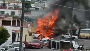 Tráiler sin frenos provoca accidente e incendio en San Juan del Río